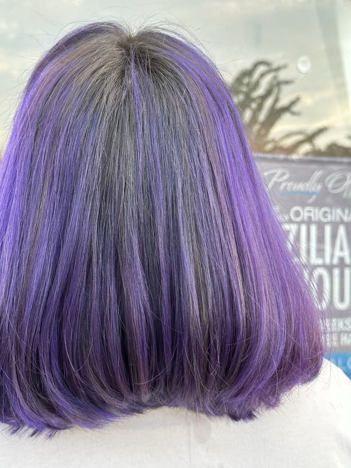 Hair after a vivid color, seen from behind